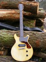 TV yellow La Cadette&nbsp;&copy;&nbsp;2026&nbsp;42nd Street Guitars
